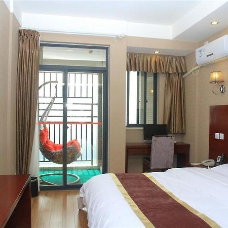 Helun Hotel Chengdu Exterior foto