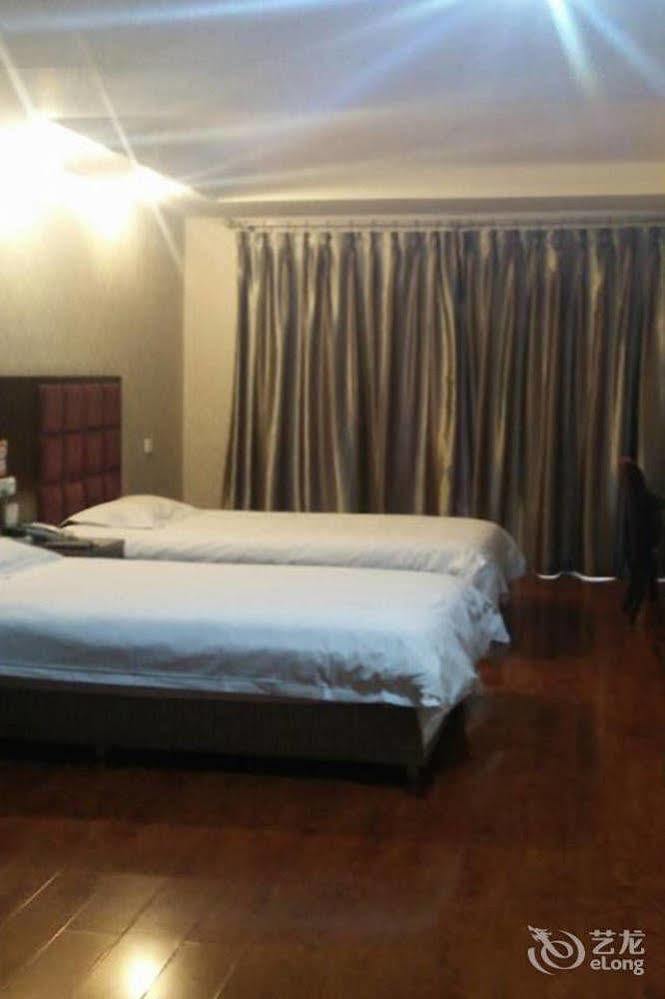 Helun Hotel Chengdu Exterior foto